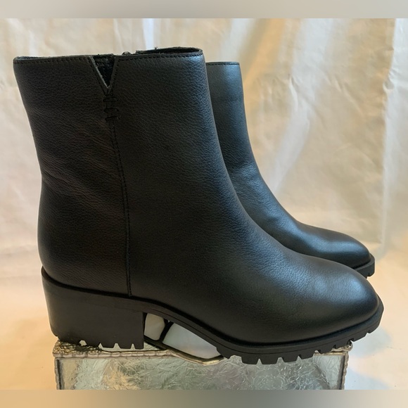 NWOB CROWN VINTAGE BLACK LEATHER ANKLE SIDE-ZIP BOOTS IN SIZE 6M - Picture 3 of 15